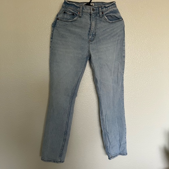 Abercrombie & Fitch Curve Loved Jeans - Picture 1 of 6
